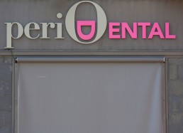 Periodental, r&oacute;tulo exterior.