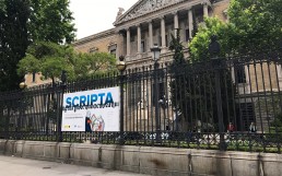 Exposición Scripta, lona exterior.