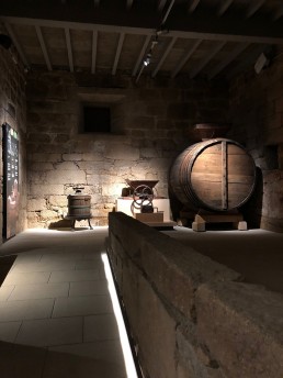 Prensa y cuba. Museo del Vino. Ribadavia.